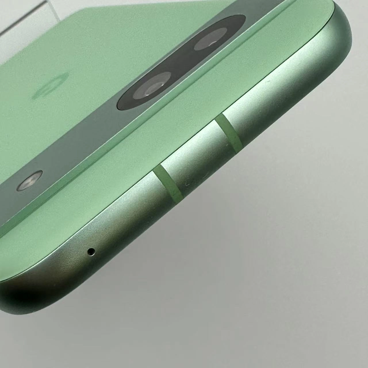 Google Pixel 8a 128GB Aloe G576D SIMロック解除済 docomoSIMフリー