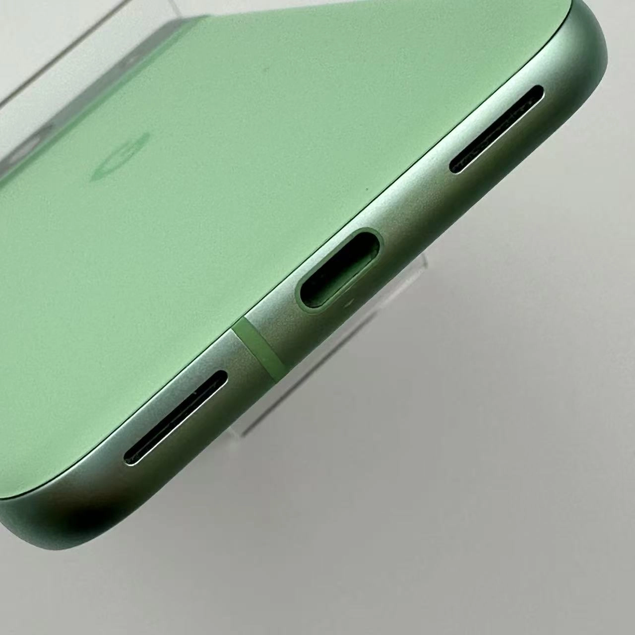 Google Pixel 8a 128GB Aloe G576D SIMロック解除済 docomoSIMフリー