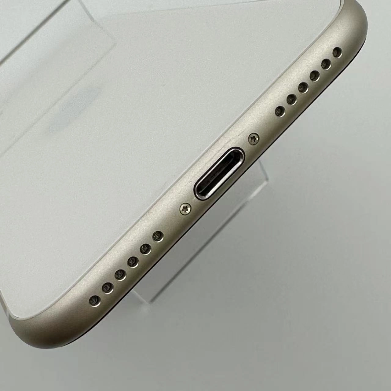 iPhoneSE 第3世代 64GB スターライト MMYD3J/A SoftBank版SIMフリー 極美品