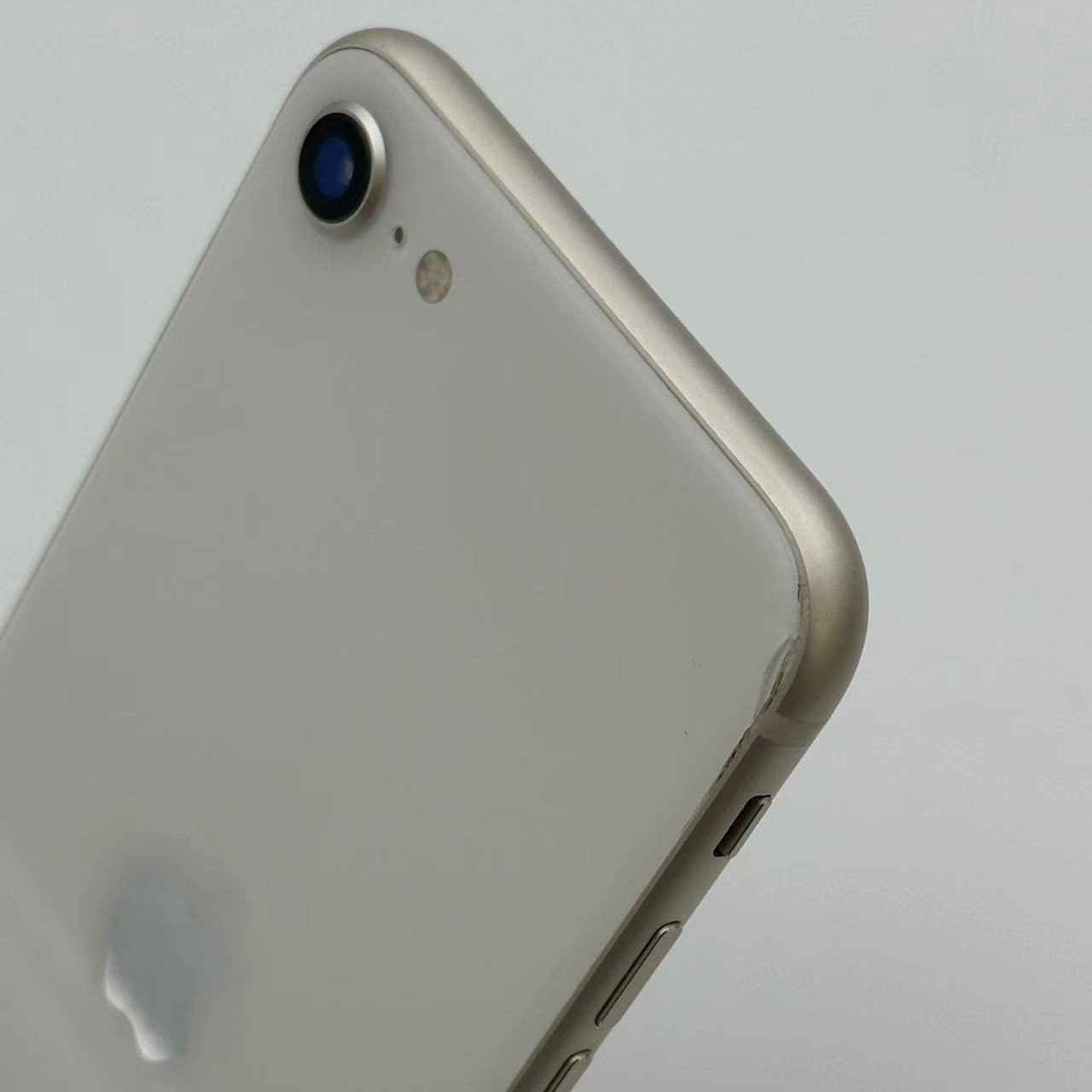 iPhoneSE 第3世代 256GB スターライト MMYK3J/A Apple版版SIMフリー