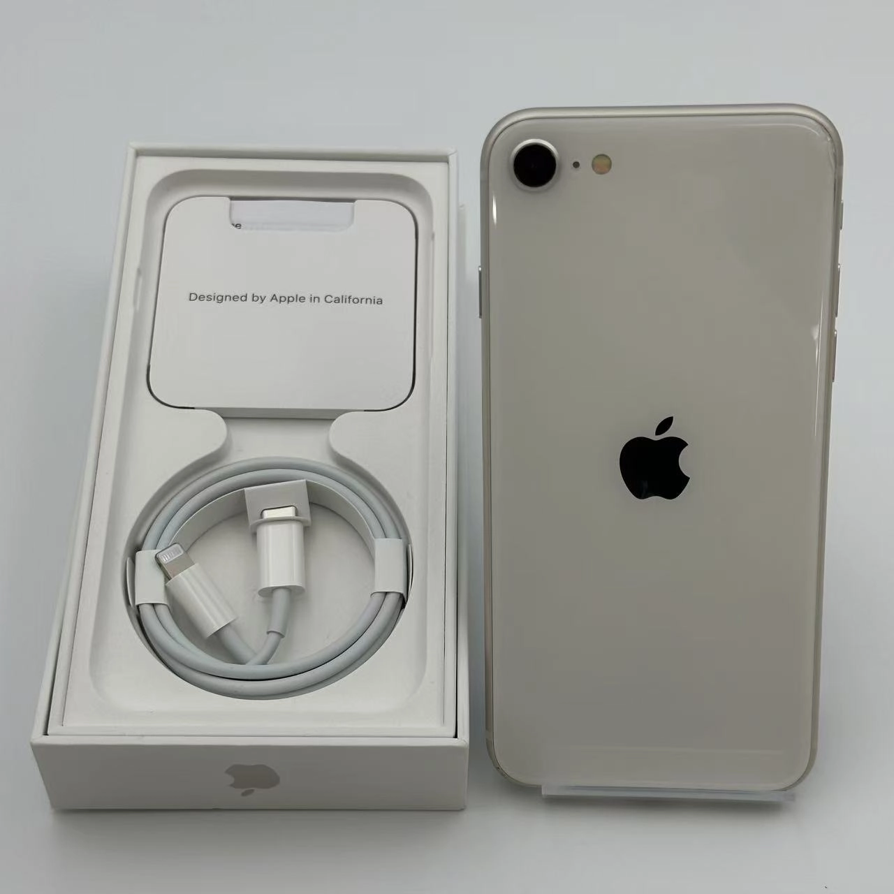 iPhoneSE 第3世代 256GB スターライト MMYK3J/A Apple版版SIMフリー