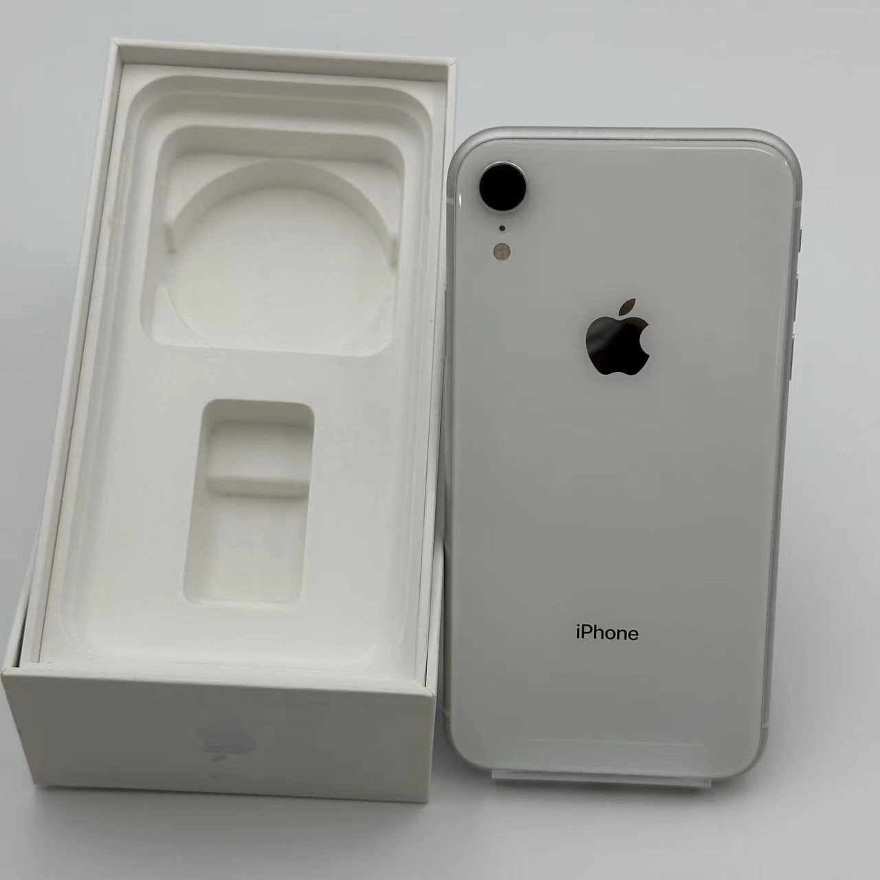 iPhoneXR 256GB ホワイト NT0W2J/A docomo版SIMフリー 美品