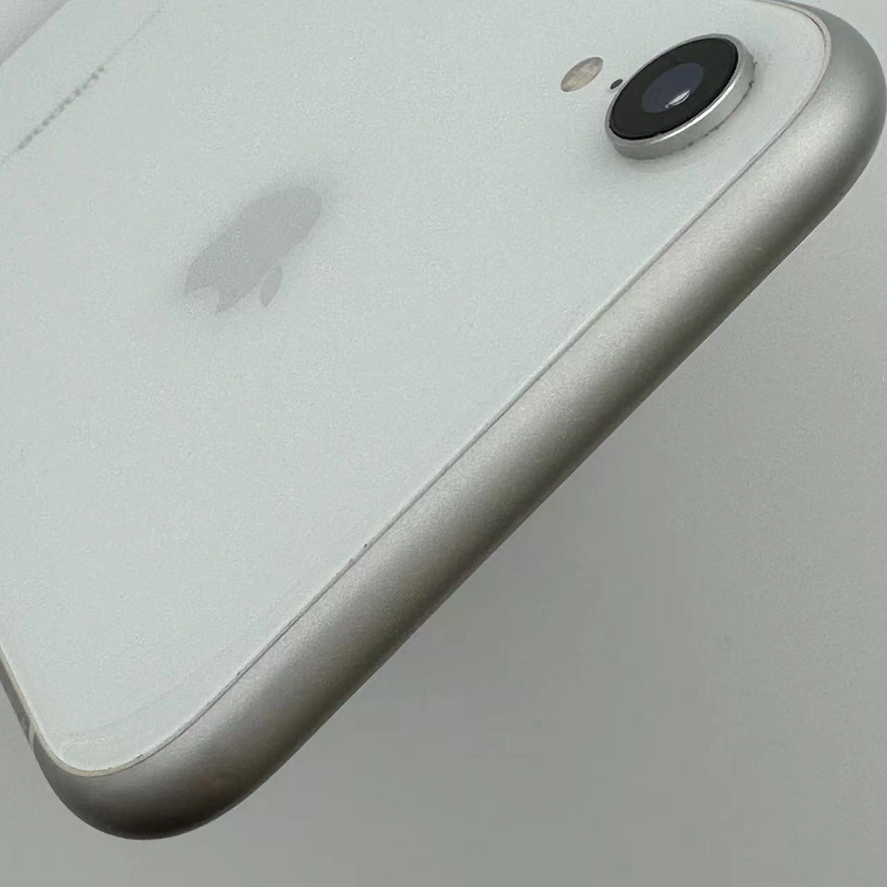 iPhoneXR 256GB ホワイト NT0W2J/A docomo版SIMフリー 美品