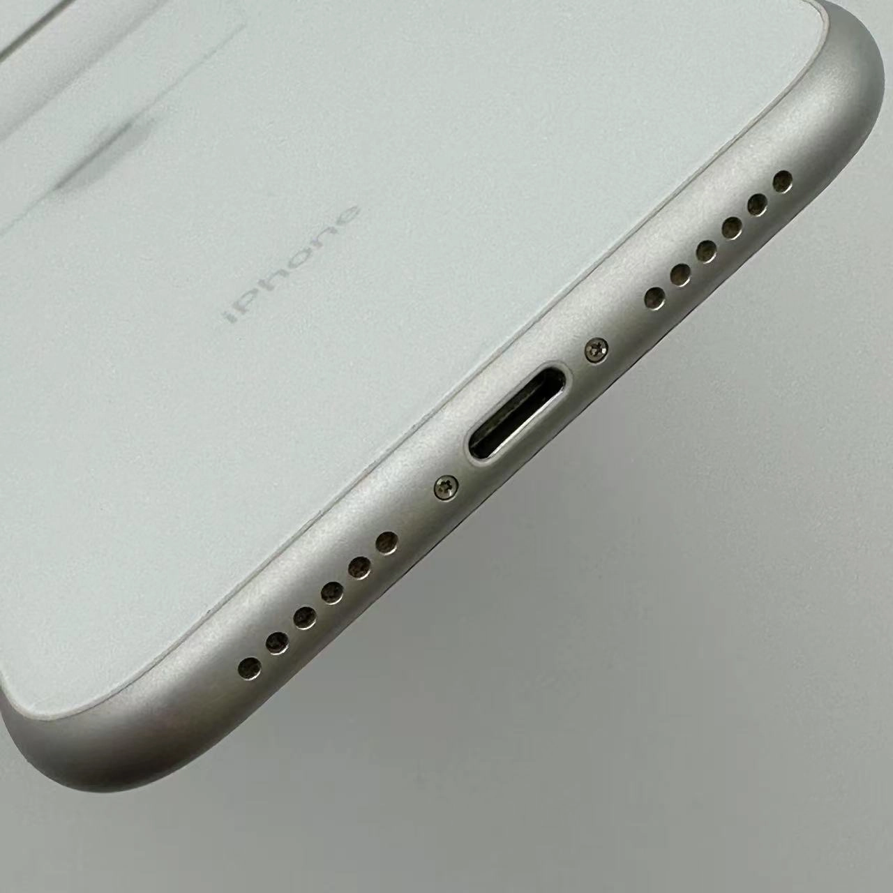 iPhoneXR 256GB ホワイト NT0W2J/A docomo版SIMフリー 美品