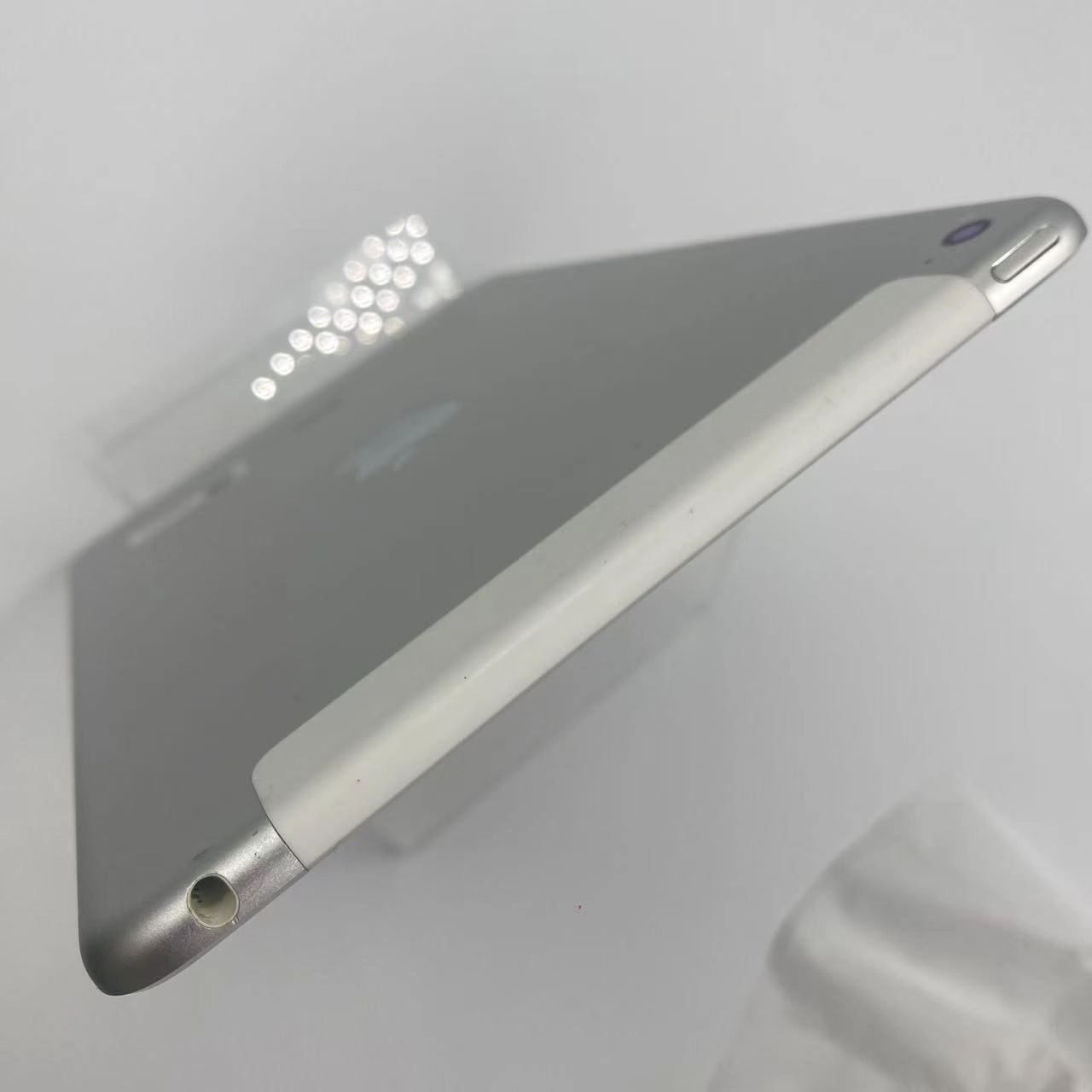 iPad mini 第4世代 64GB シルバー MK732J/A docomo版SIMフリー