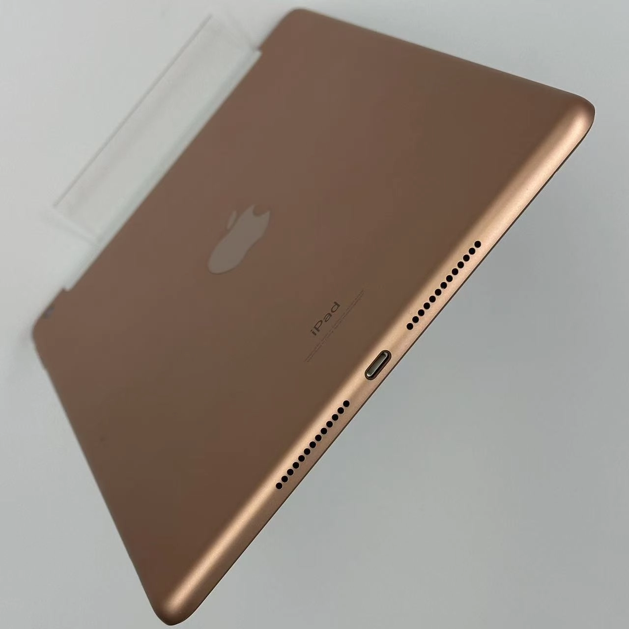 iPad 第8世代 SoftBank版SIMフリー 32GB ゴールド MYMK2J/A 美品