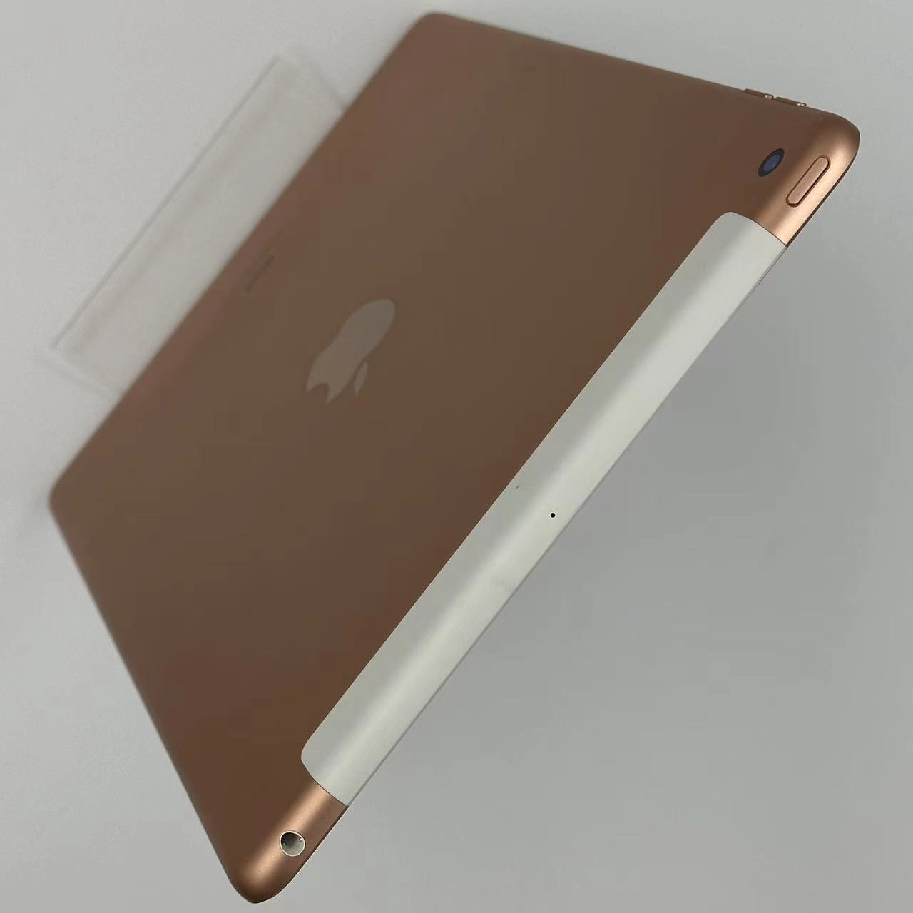 iPad 第8世代 SoftBank版SIMフリー 32GB ゴールド MYMK2J/A 美品