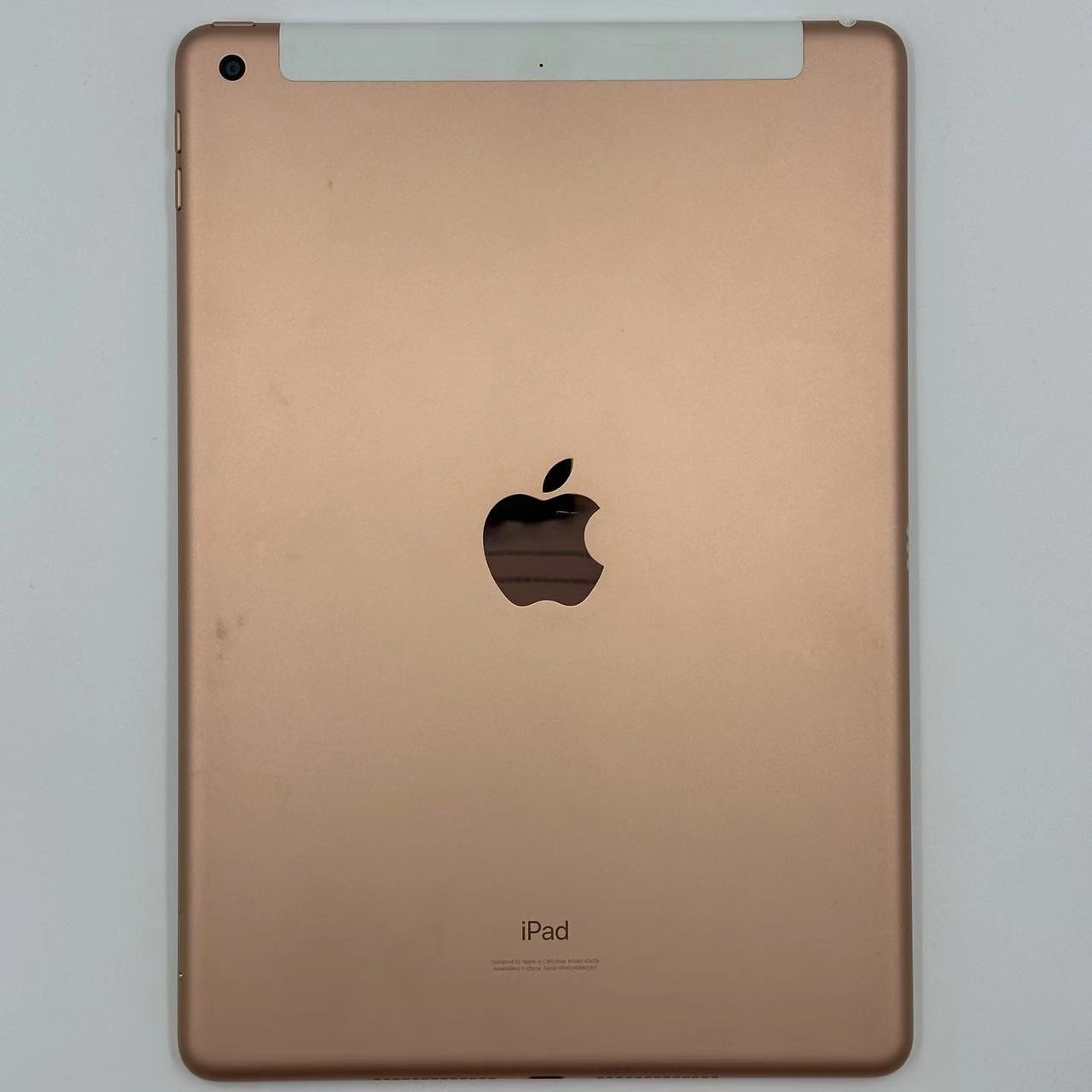 iPad 第8世代 SoftBank版SIMフリー 32GB ゴールド MYMK2J/A 美品