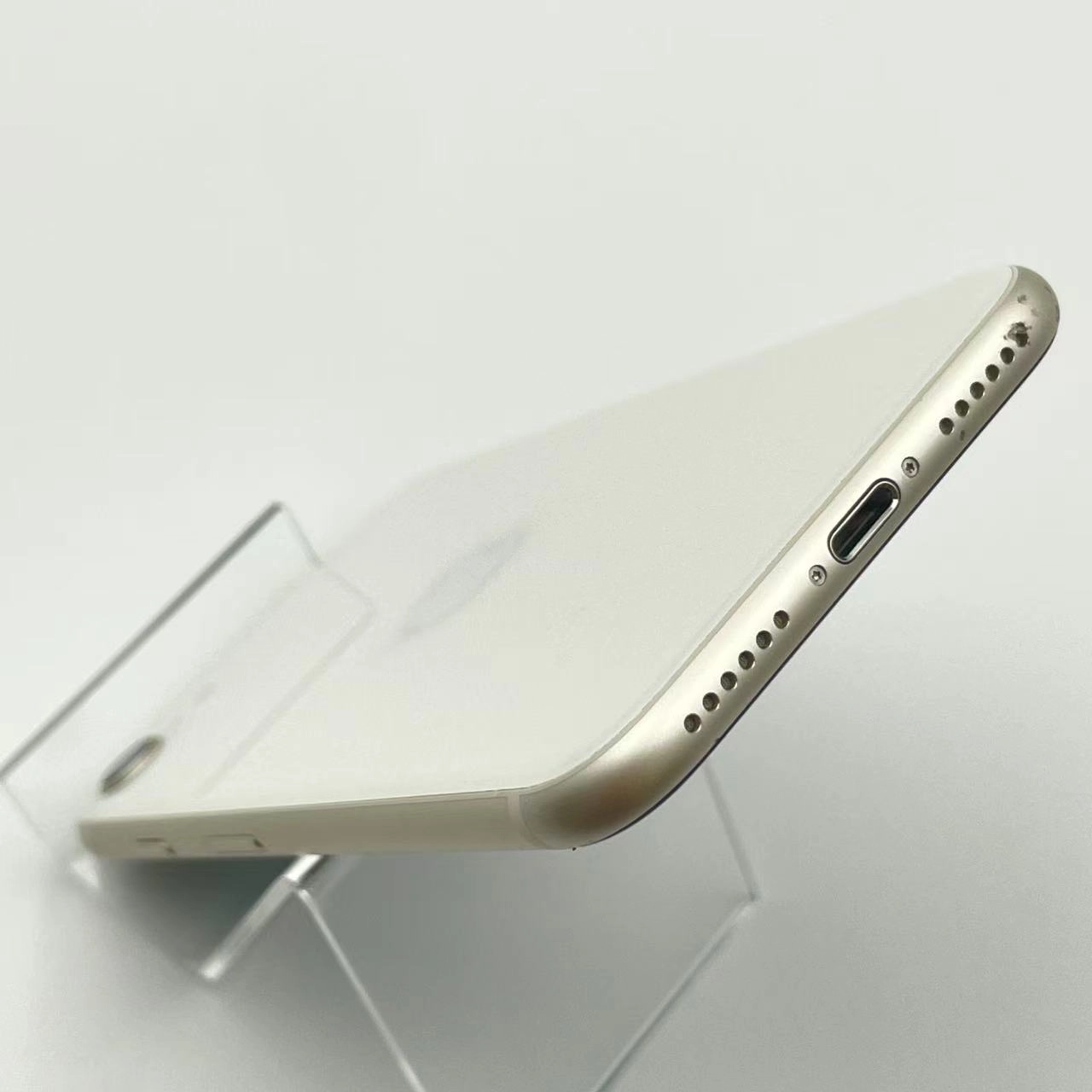 iPhoneSE 第3世代 64GB スターライト MMYD3J/A Apple版SIMフリー 美品