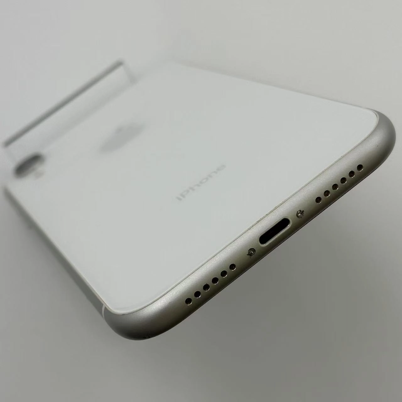 iPhoneXR 256GB ホワイト MT0W2J/A au版SIMフリー