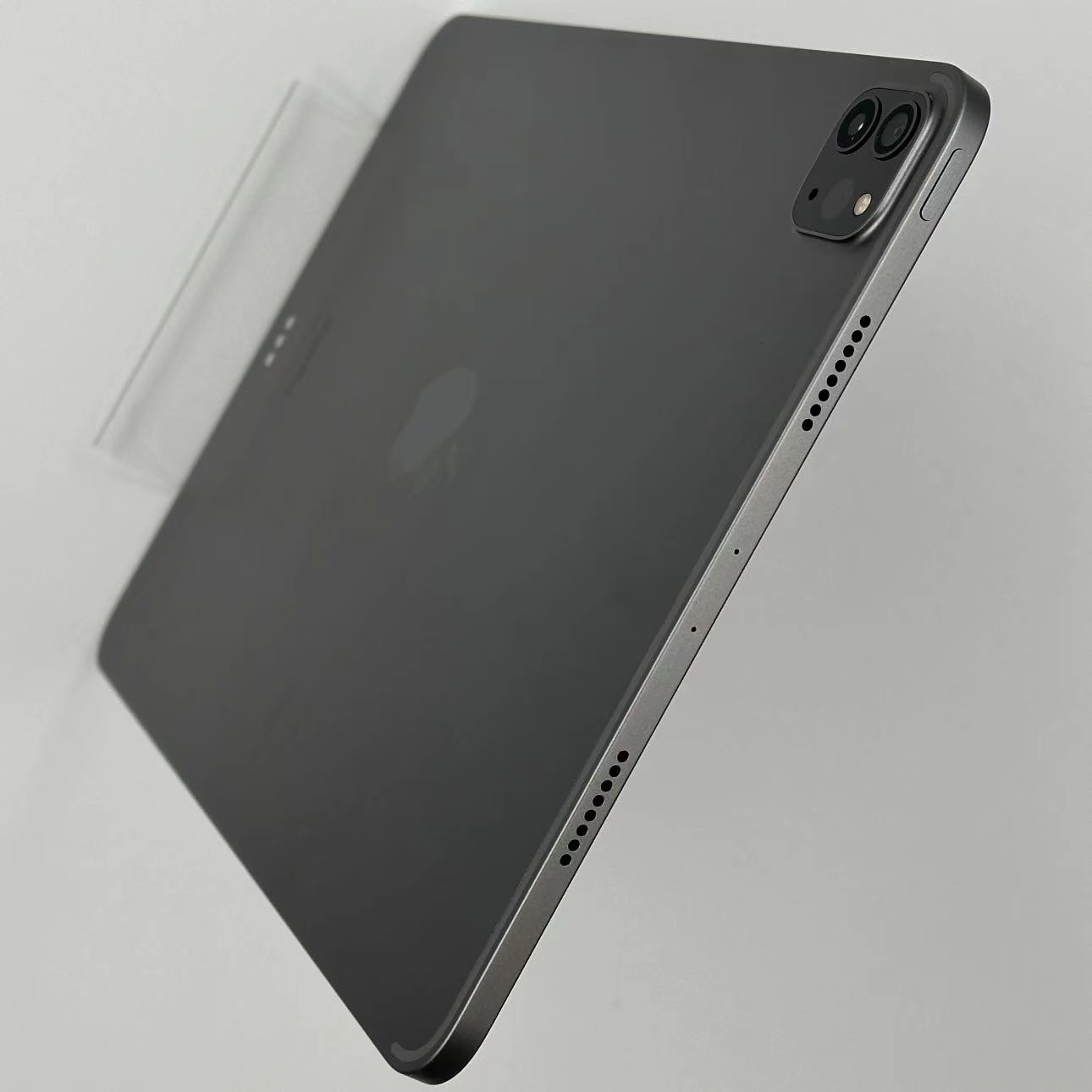 iPad Pro 11インチ 第4世代 Wi-Fiモデル 128GB スペースグレイ MNXD3J/A