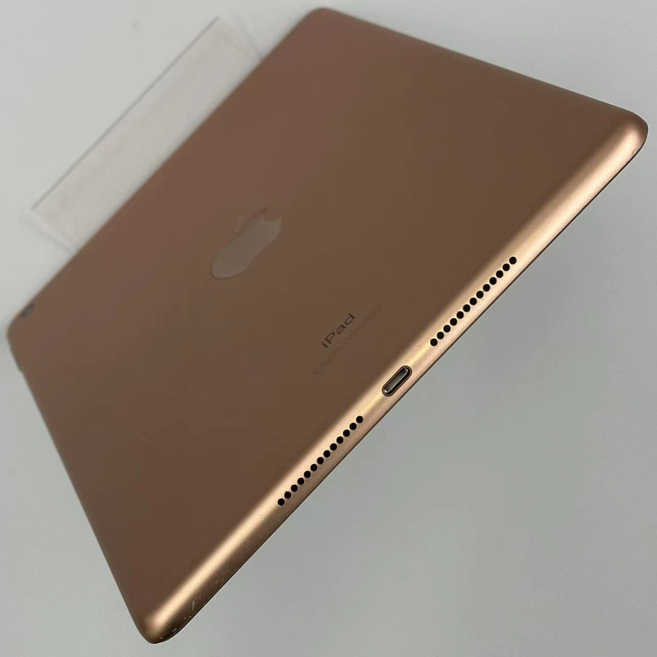 iPad 第8世代 Wi-Fiモデル 32GB ゴールド NYLC2J/A 美品