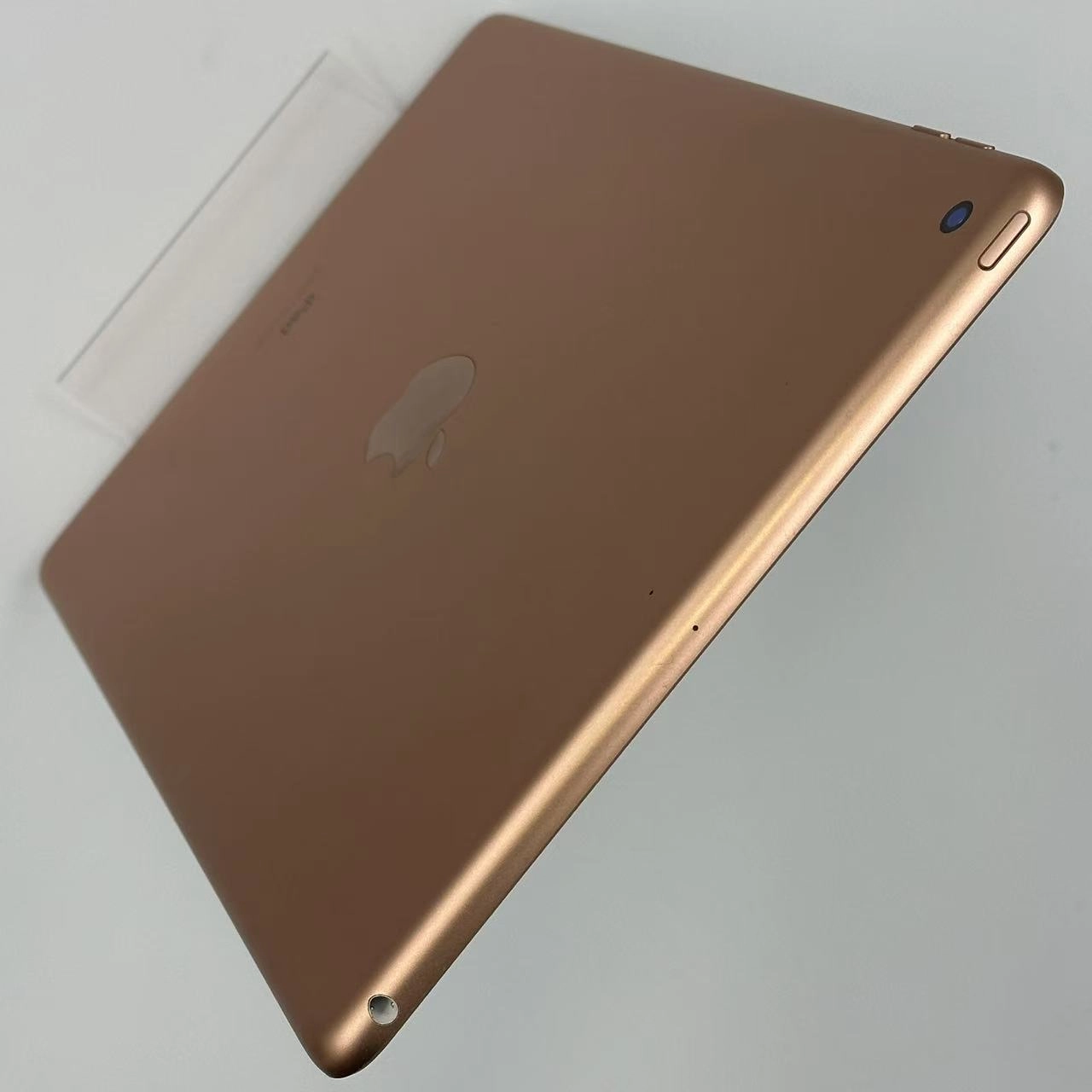 iPad 第8世代 Wi-Fiモデル 32GB ゴールド NYLC2J/A 美品