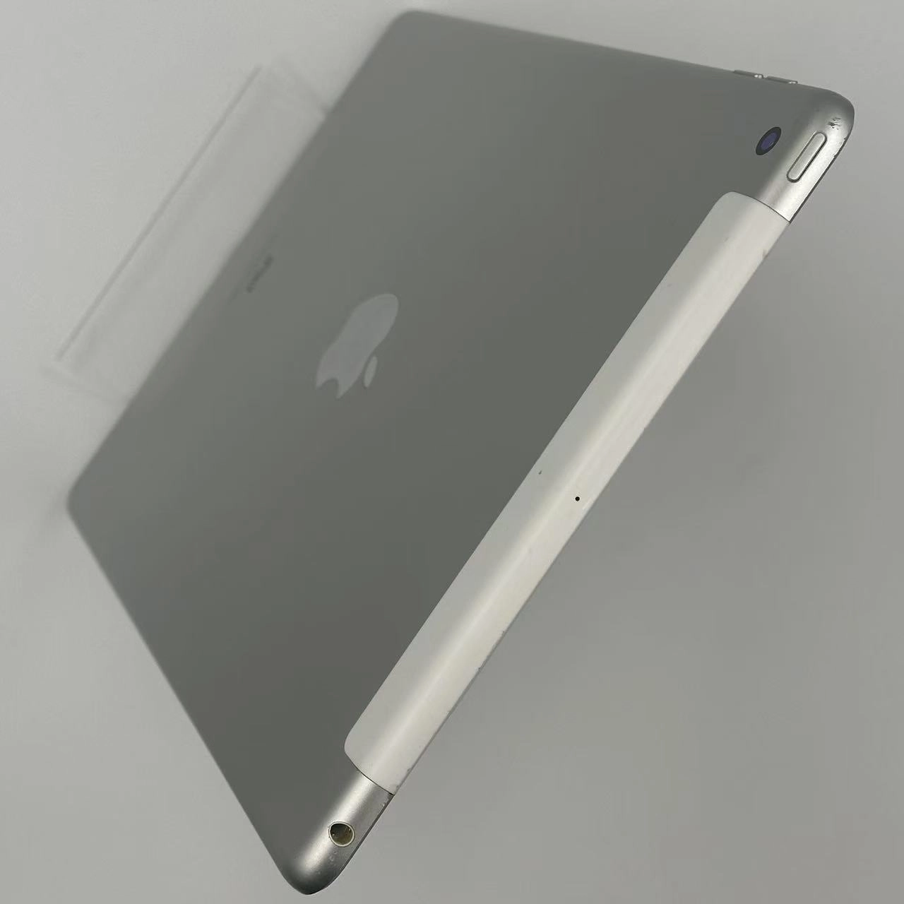 iPad 第9世代 64GB シルバー MK493J/A au版SIMフリー