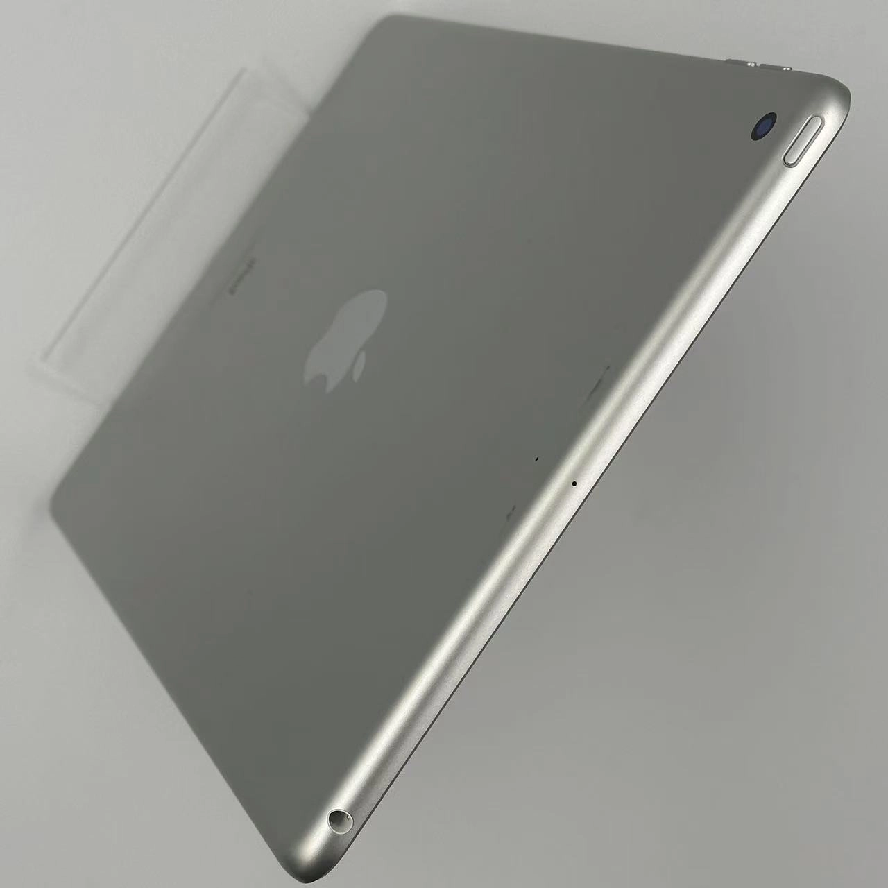 iPad 第9世代 Wi-Fiモデル 64GB シルバー MK2L3J/A