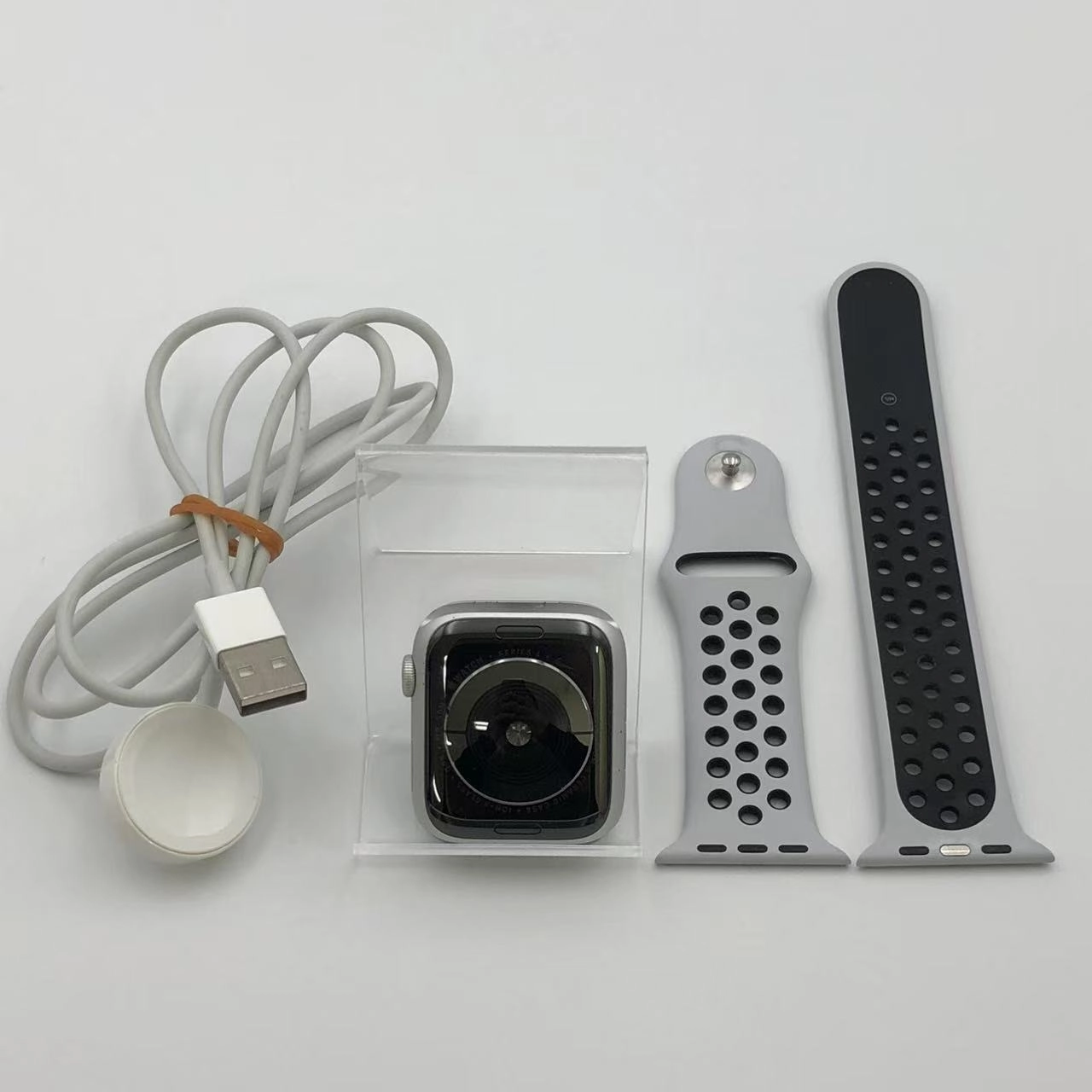 Apple Watch Nike Series4 44mm GPSモデル  シルバ- MU6K2J/A
