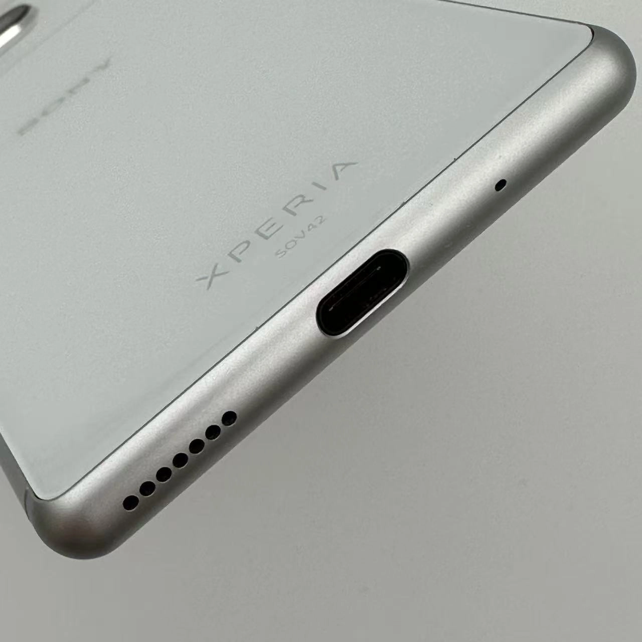 Xperia 8 64GB ホワイト SOV42 SIMロック解除済 au