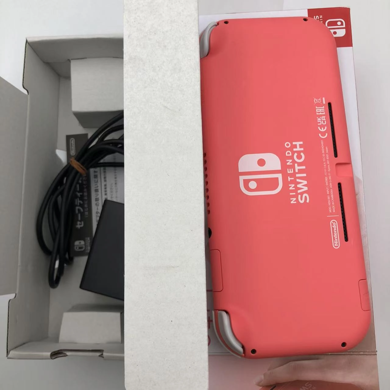 Nintendo Switch Lite 2020年モデル 32GB コーラル HDH-S-PAZAA 極美品