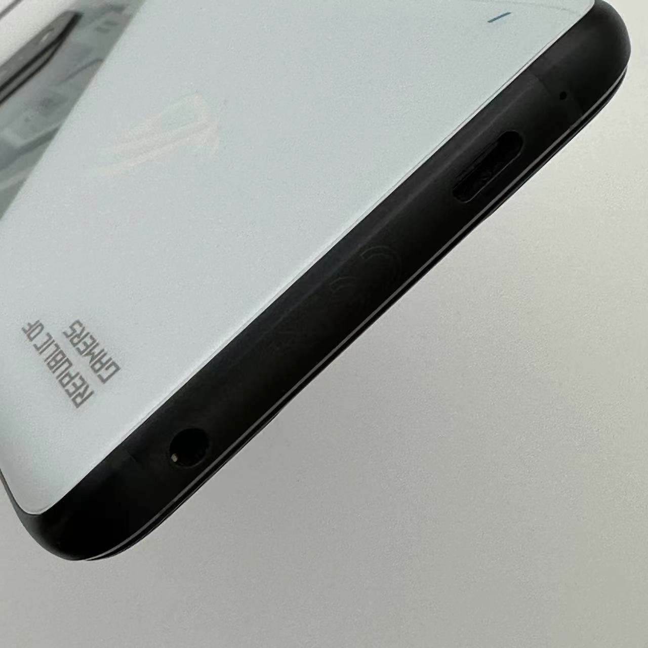 ROG Phone 7 512GB ストームホワイト AI2205-C 国内版SIMフリー 極美品