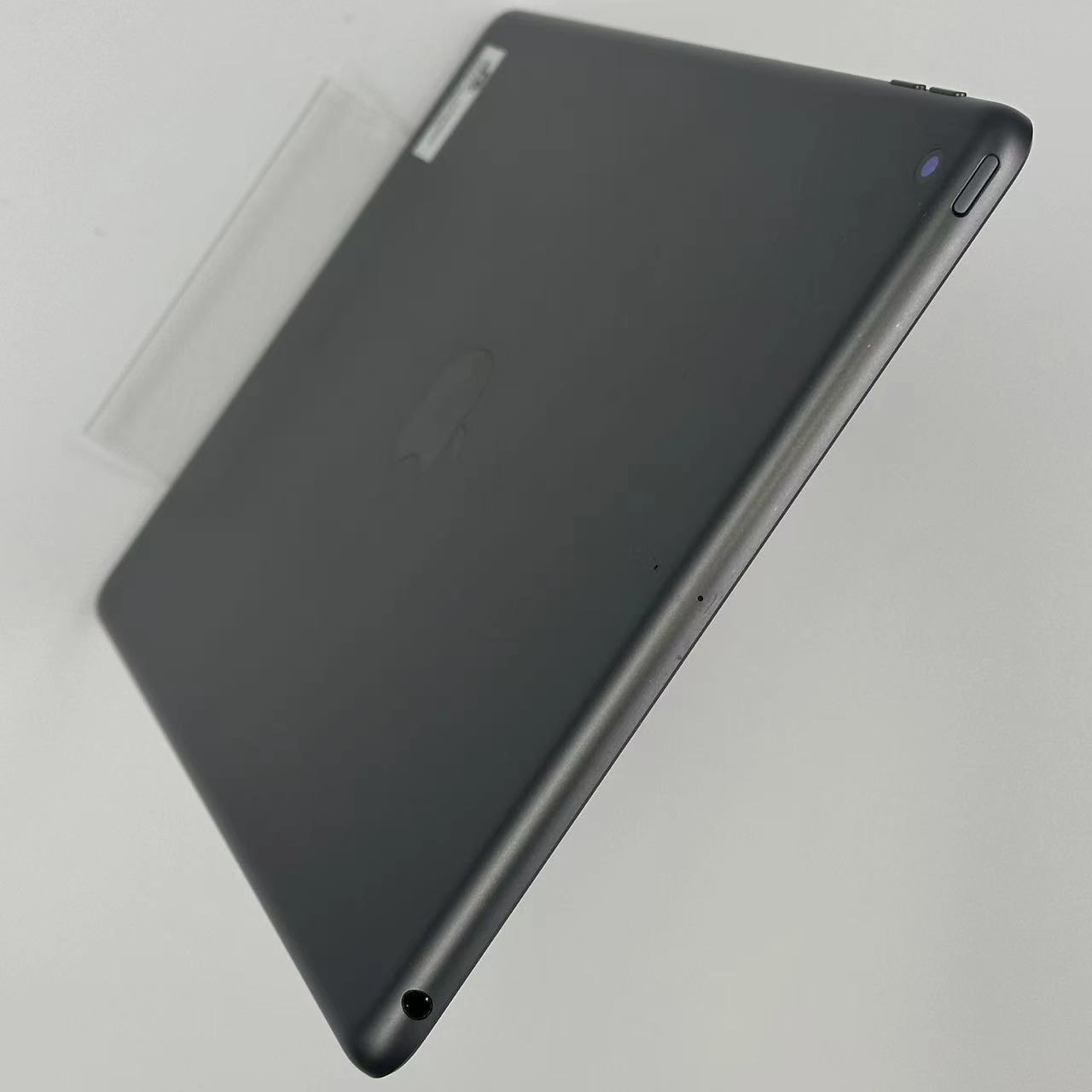 iPad 第8世代 Wi-Fiモデル 128GB スペースグレイ MYLD2J/A 極美品