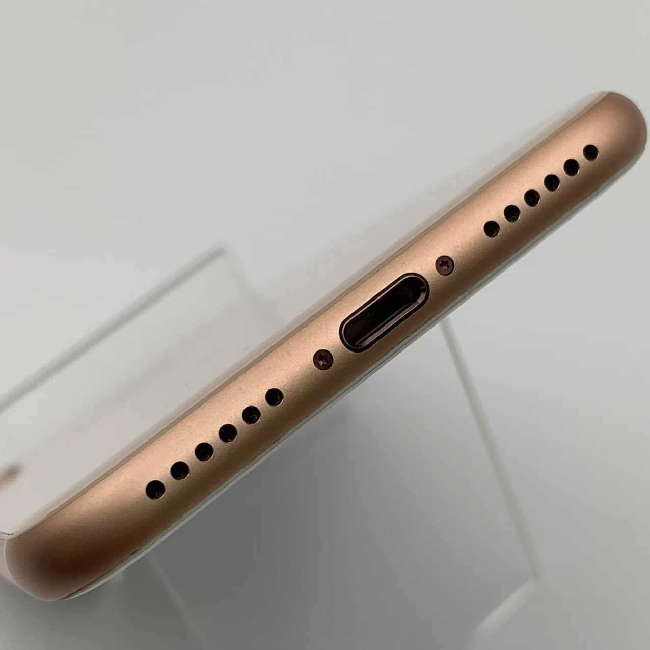 iPhone8 128GB ゴールド MX1F2J/A Apple版SIMフリー　新品同様