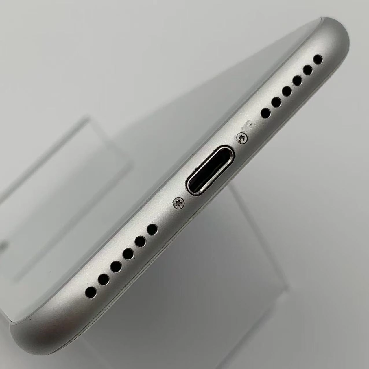 iPhone8 256GB シルバー NQ852J/A docomo版SIMフリー