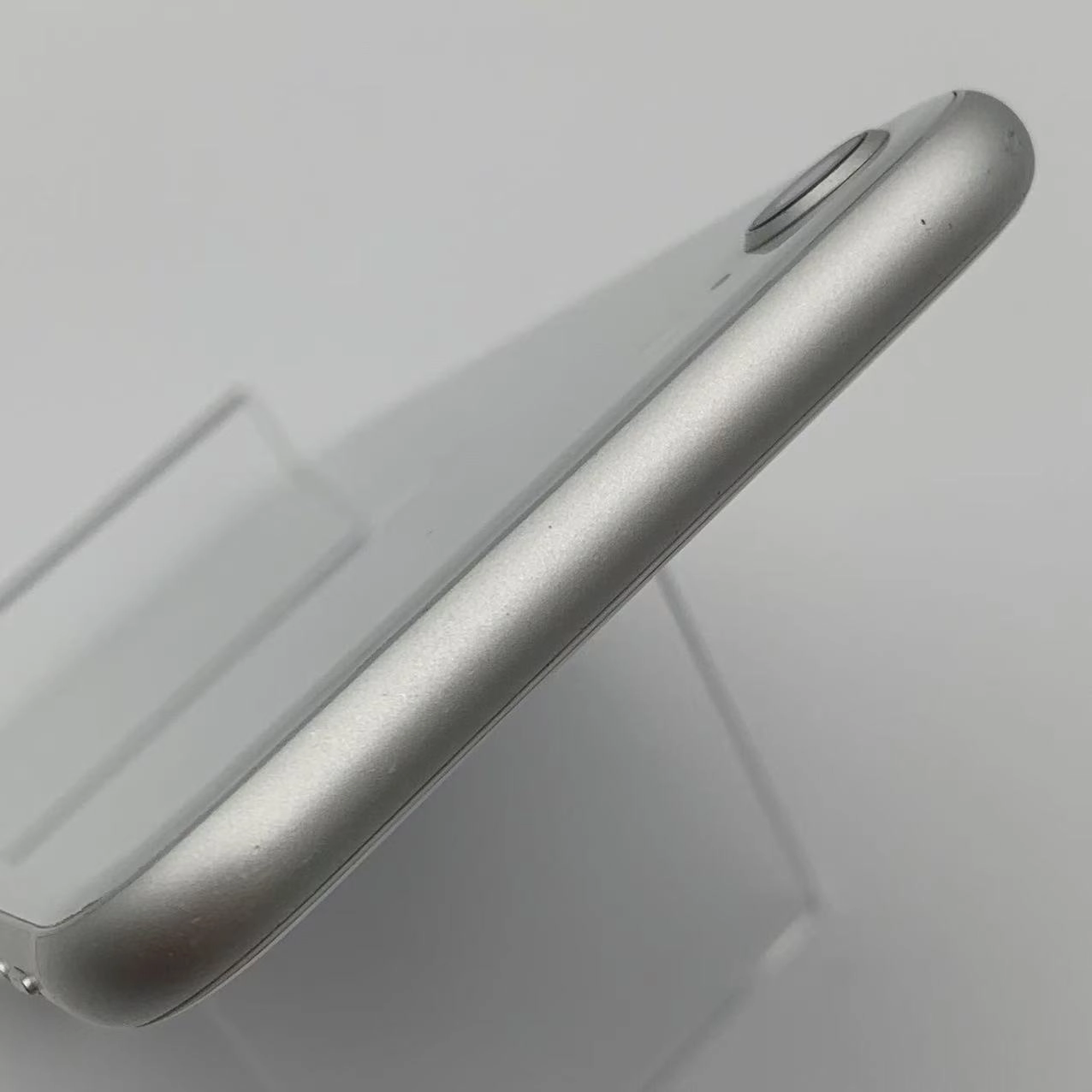 iPhone8 256GB シルバー NQ852J/A docomo版SIMフリー