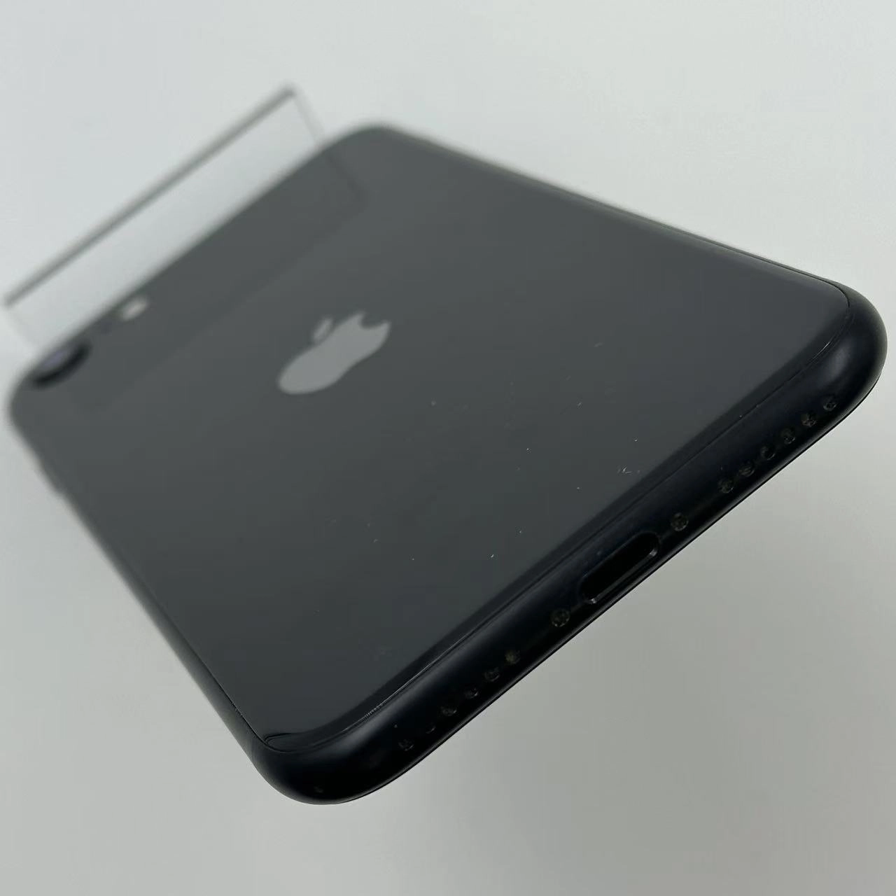 iPhoneSE 第2世代 64GB ブラック MHGP3J/A au版SIMフリー 美品