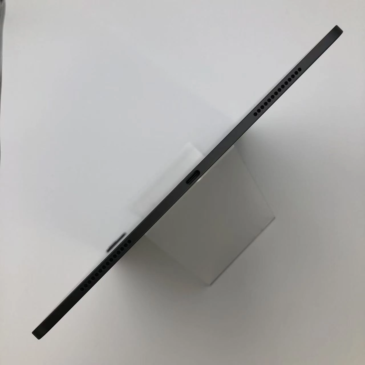 iPad Pro 13インチ 第1世代 Wi-Fiモデル 256GB スペースブラック MVX23J/A ほぼ新品