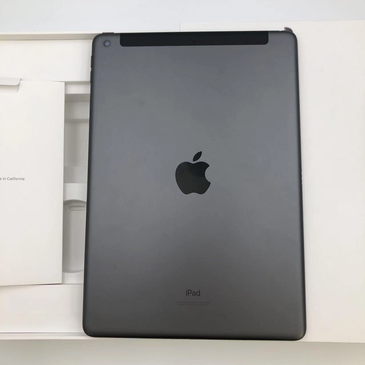 iPad 第9世代 Wi-Fi+Cellularモデル 64GB スペースグレイ MK473J/A SoftBank版SIMフリー 極美品