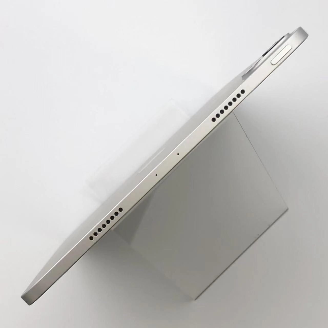 iPad Pro 11インチ 第4世代 Wi-Fiモデル 128GB シルバー MNXE3J/A 極美品