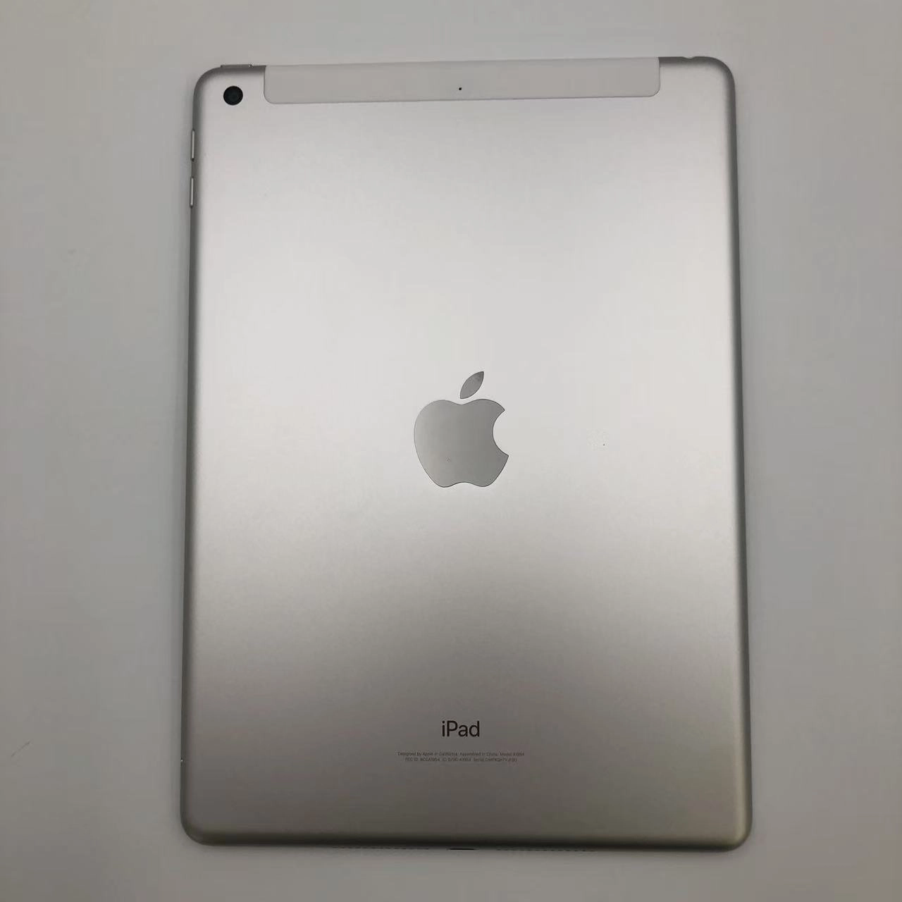 iPad 第6世代 32GB シルバー MR6P2J/A AU版SIMフリー 極美品