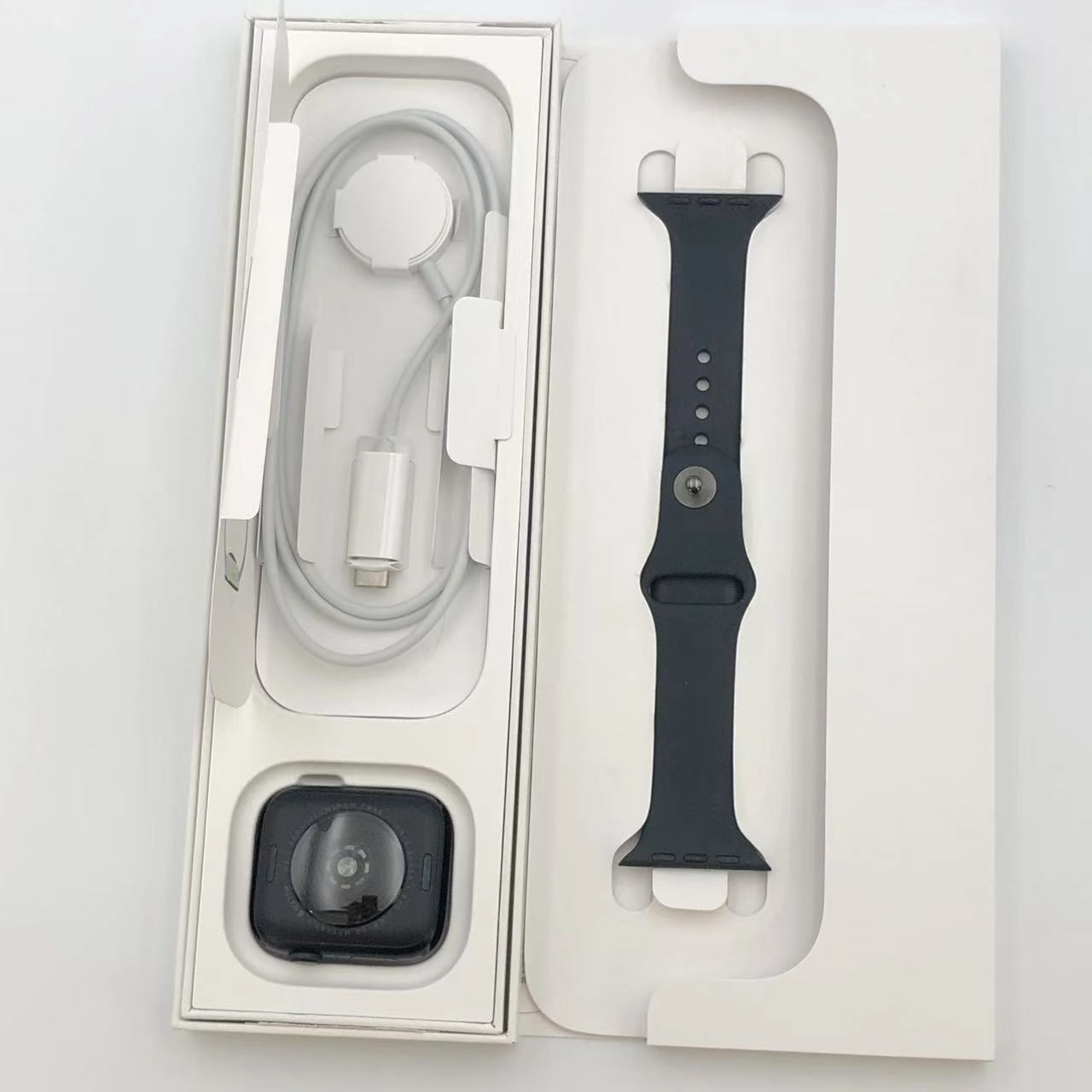 Apple Watch SE 第2世代 44mm GPSモデル 32GB ミッドナイト MRE73J/A 新品同様