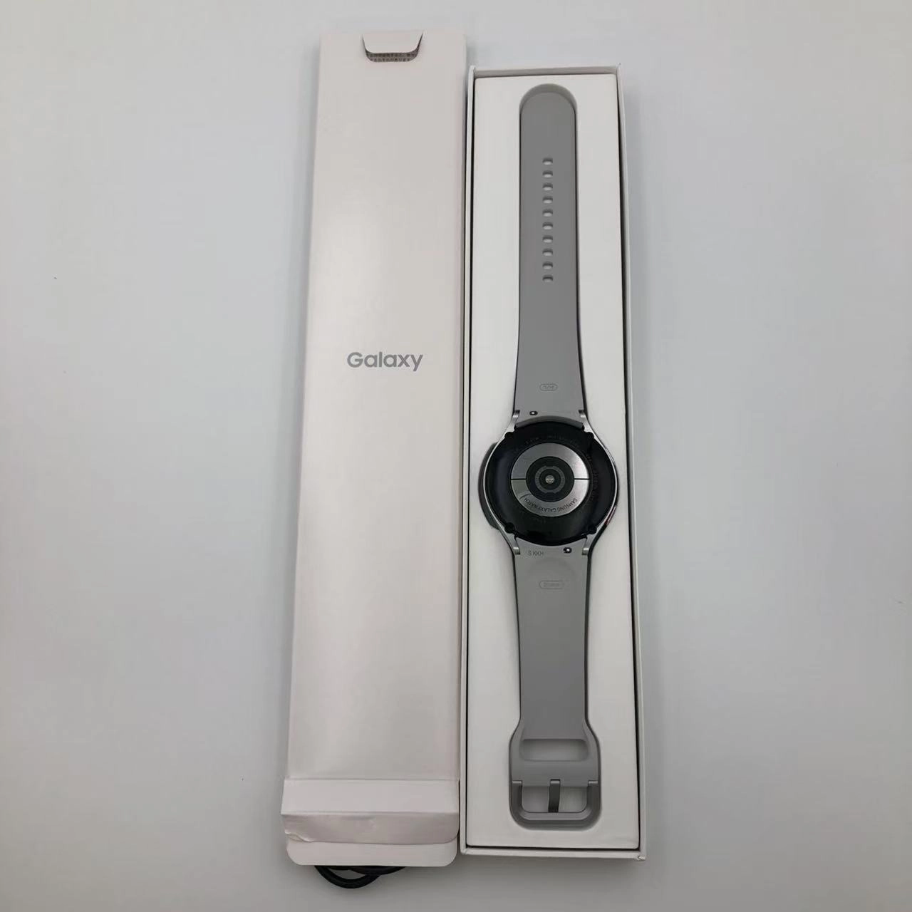 Galaxy Watch4 44mm 1.5GB/16GB シルパー SM-R870NZ 極美品