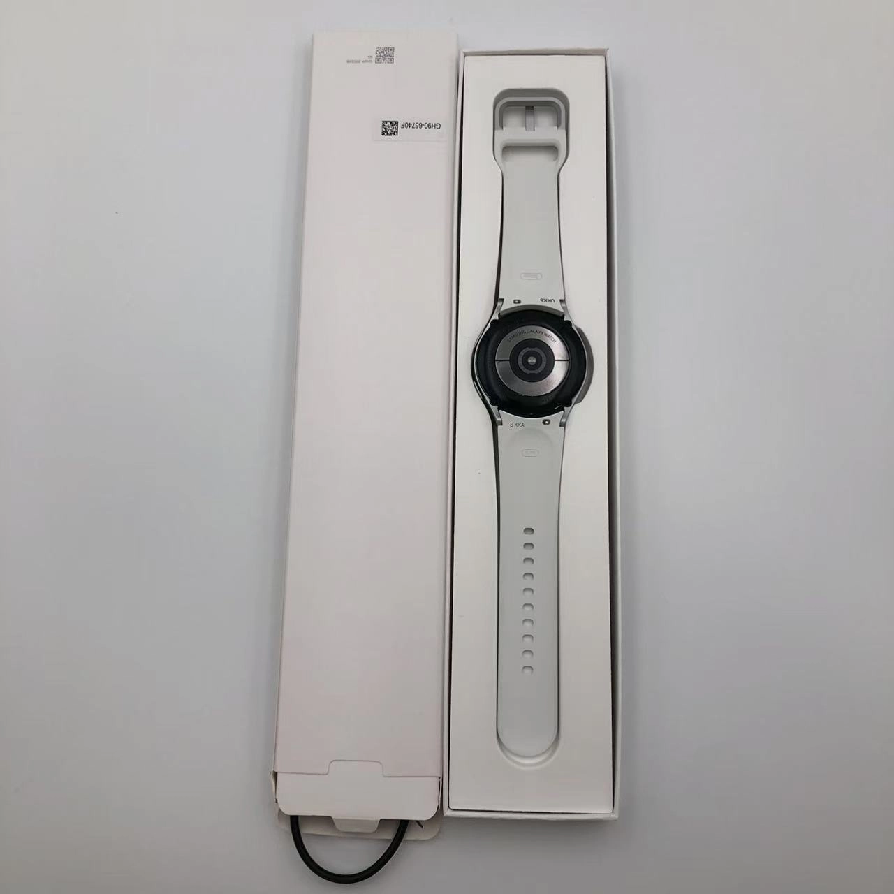 Galaxy Watch4 40mm SM-R860NZ ** シルバー RFAT10HG38J