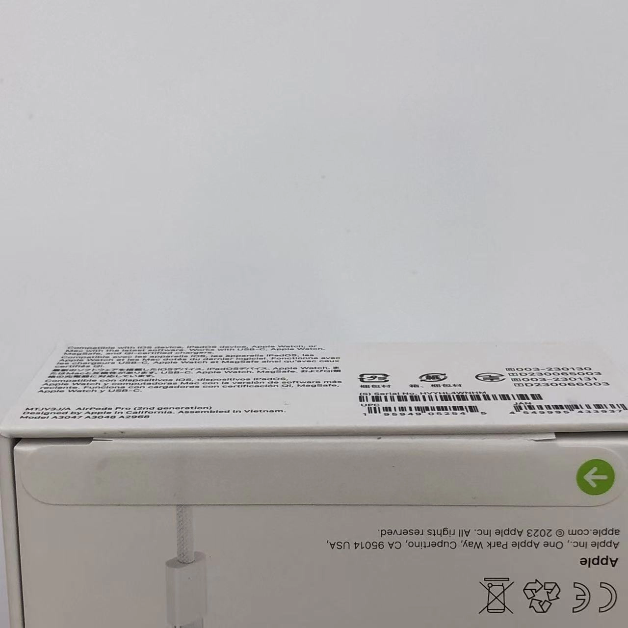 AirPods Pro 第2世代 MagSafe充電ケース(USB-C)付き ホワイト MTJV3J/A