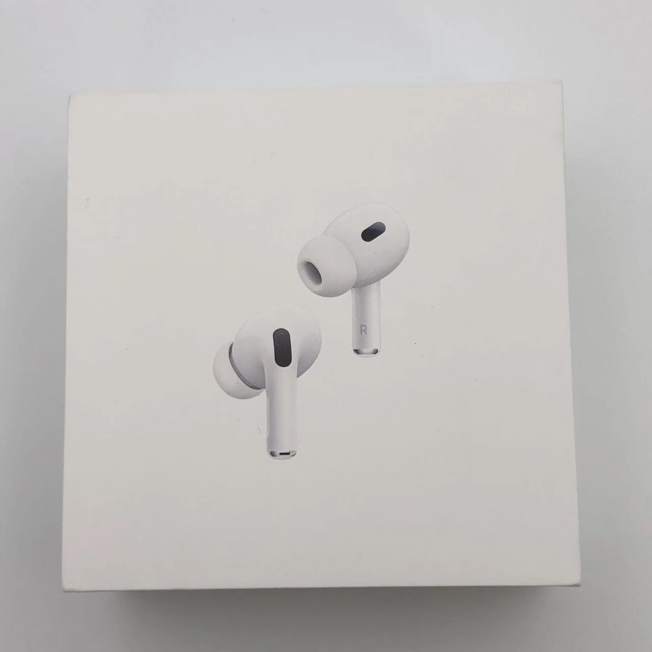 AirPods Pro 第2世代 MagSafe充電ケース(USB-C)付き ホワイト MTJV3J/A