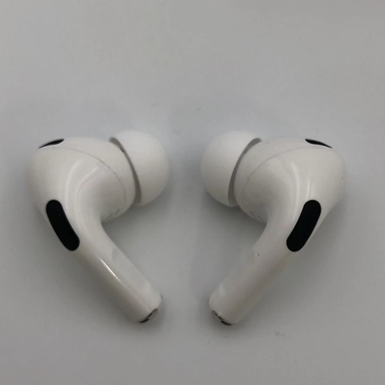 AirPods Pro 第2世代 MagSafe充電ケース(USB-C)付き ホワイト MTJV3J/A