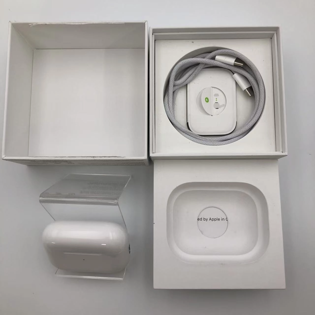 AirPods Pro 第2世代 MagSafe充電ケース(USB-C)付き ホワイト MTJV3J/A