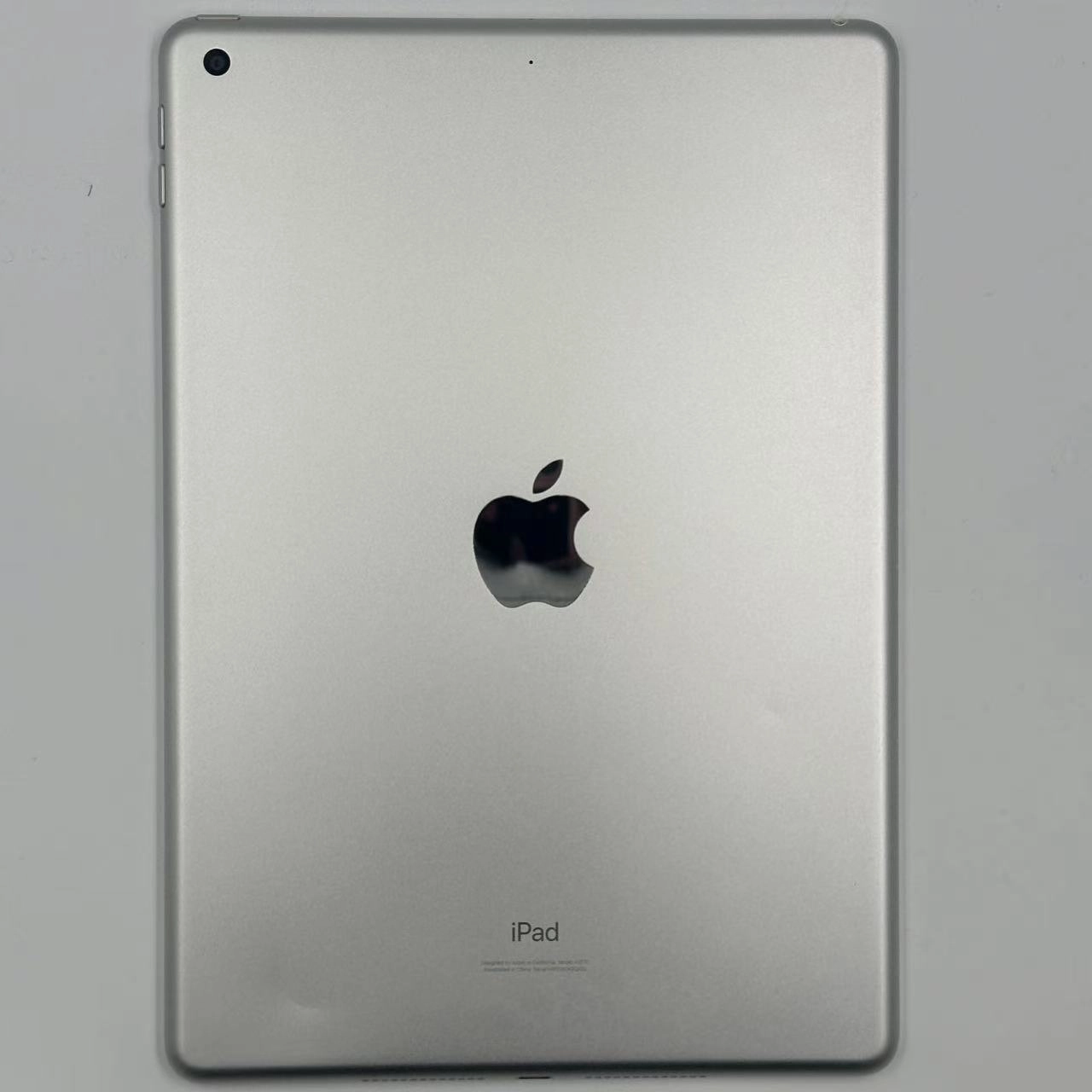 iPad 第8世代 Wi-Fiモデル 32GB シルバー MYLA2J/A 美品