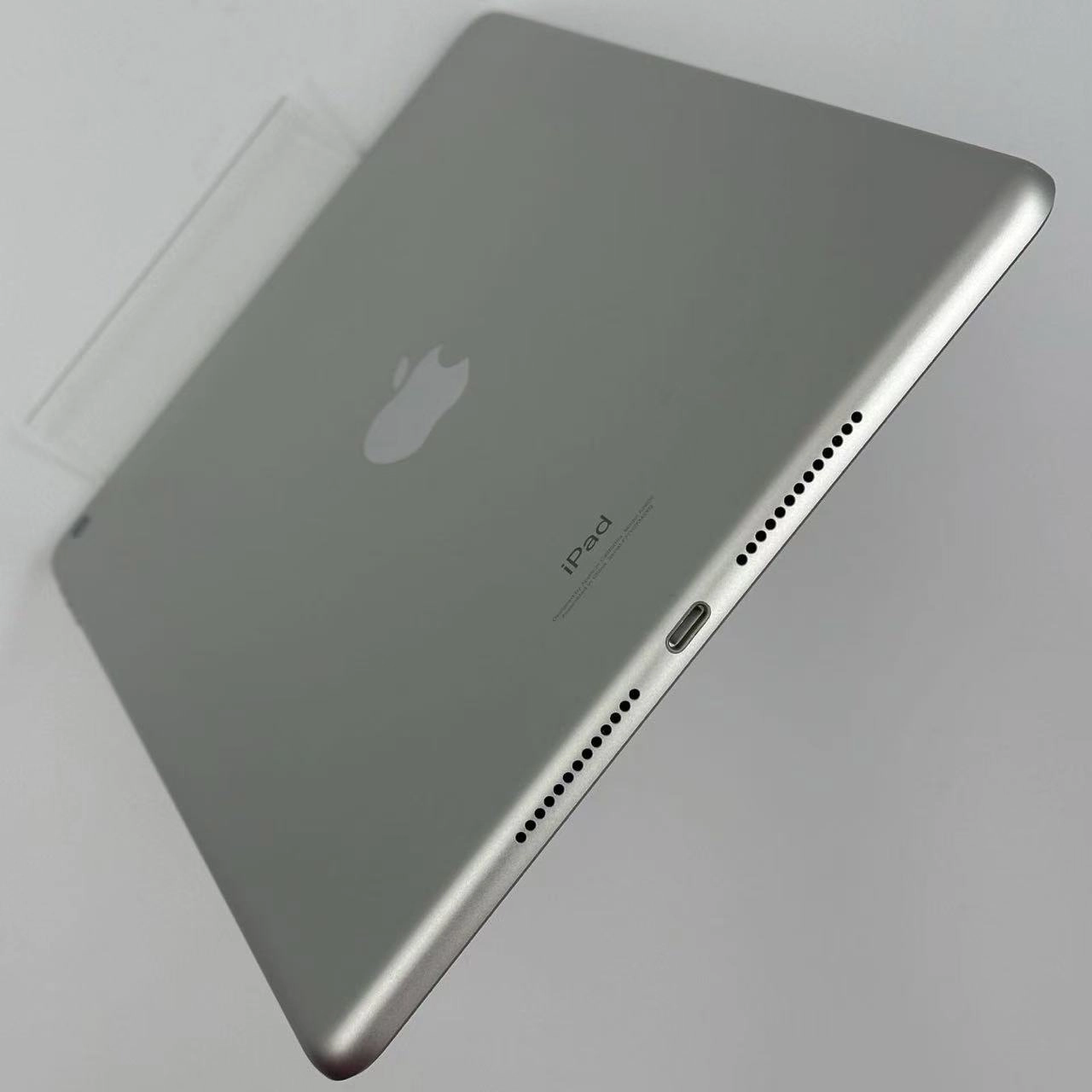 iPad 第9世代 Wi-Fiモデル 64GB シルバー MK2L3J/A 極美品