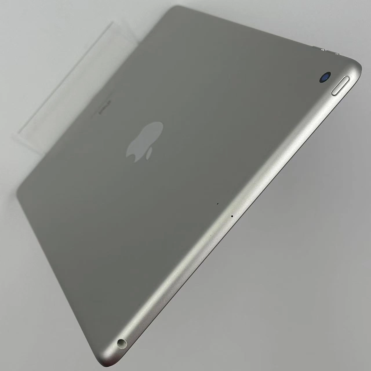 iPad 第9世代 Wi-Fiモデル 64GB シルバー MK2L3J/A 極美品
