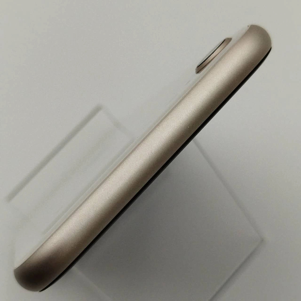 iPhoneSE 第3世代 64GB スターライト MMYD3J/A SoftBank版SIMフリー