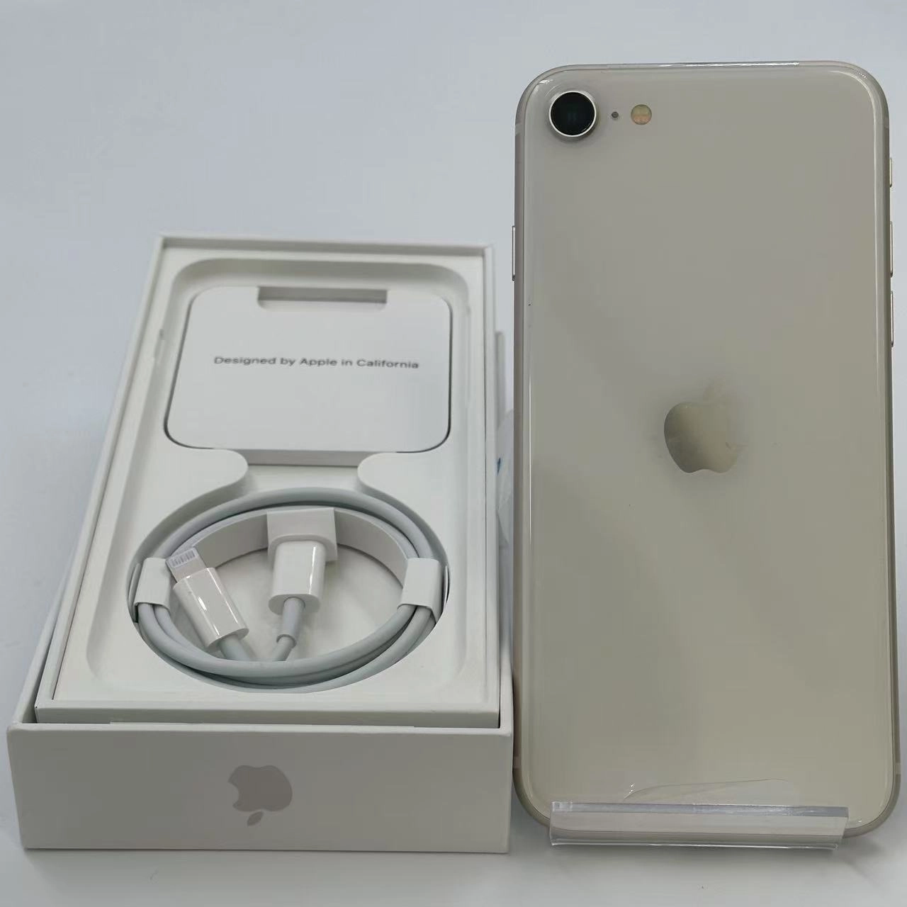 iPhoneSE 第3世代 64GB スターライト MMYD3J/A AU版SIMフリー 未使用品