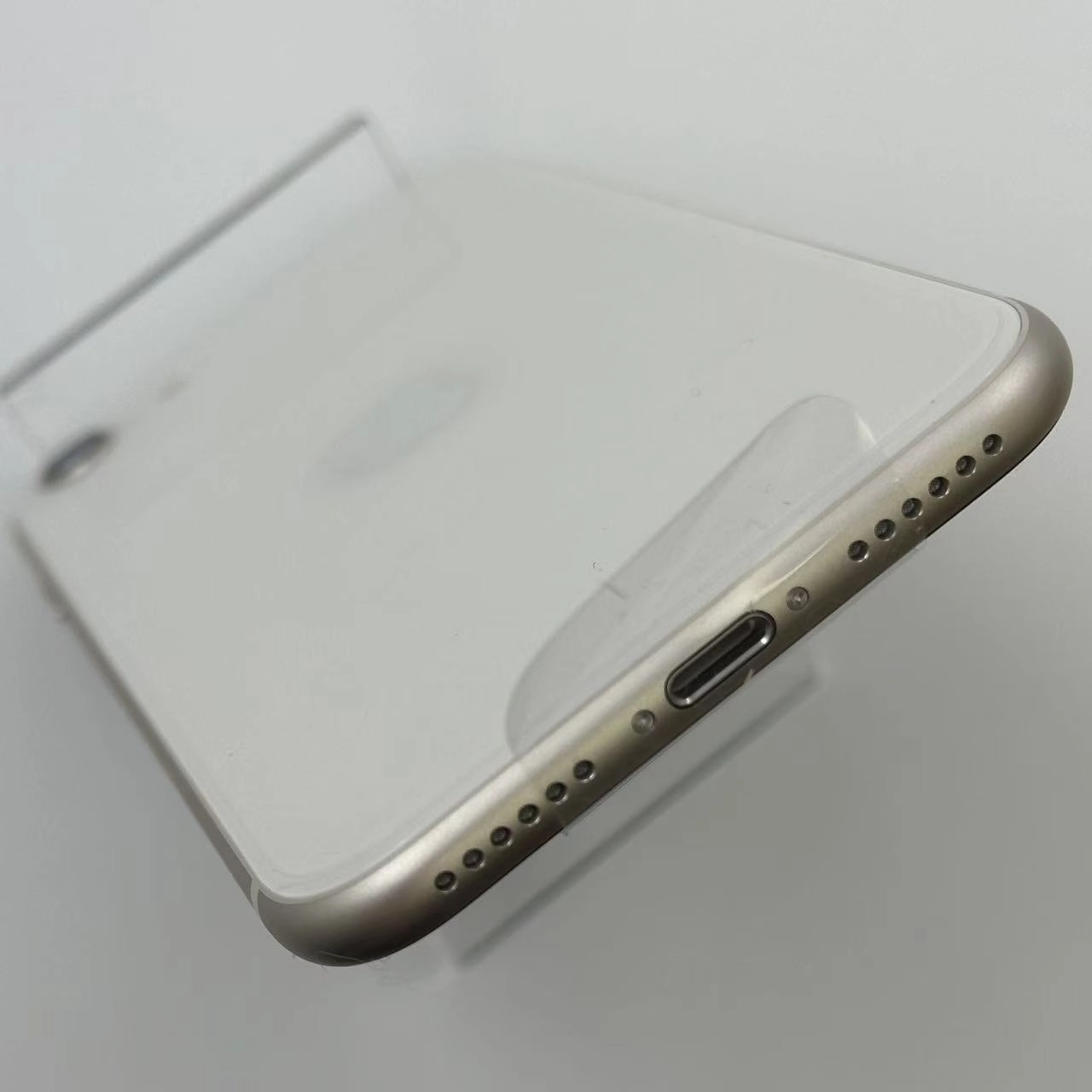 iPhoneSE 第3世代 64GB スターライト MMYD3J/A AU版SIMフリー 未使用品