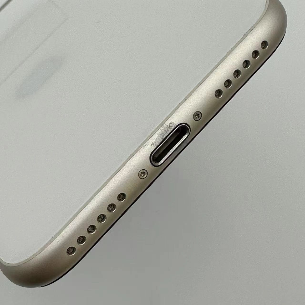 iPhoneSE 第3世代 64GB スターライト MMYD3J/A Apple版SIMフリー