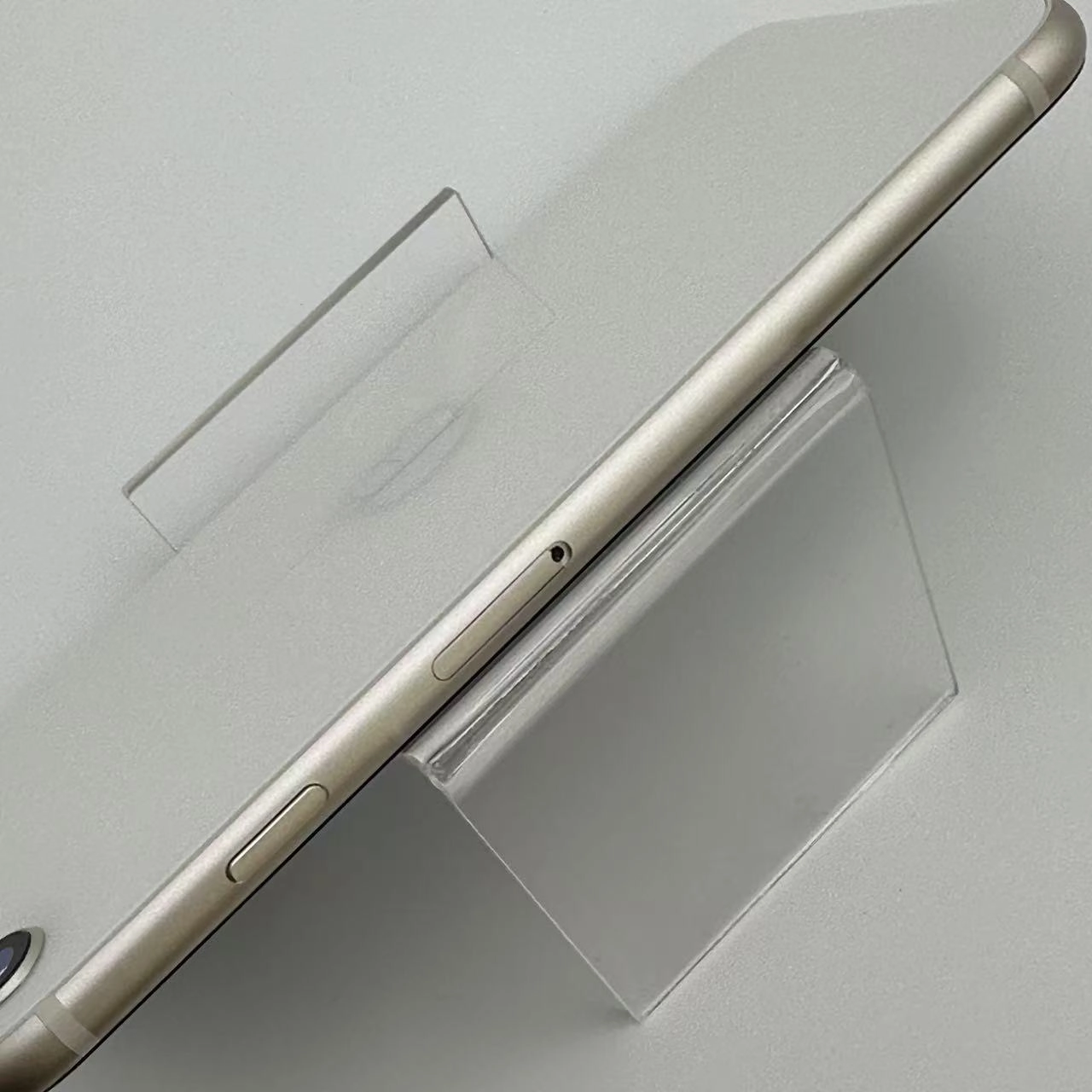 iPhoneSE 第3世代 64GB スターライト MMYD3J/A Apple版SIMフリー