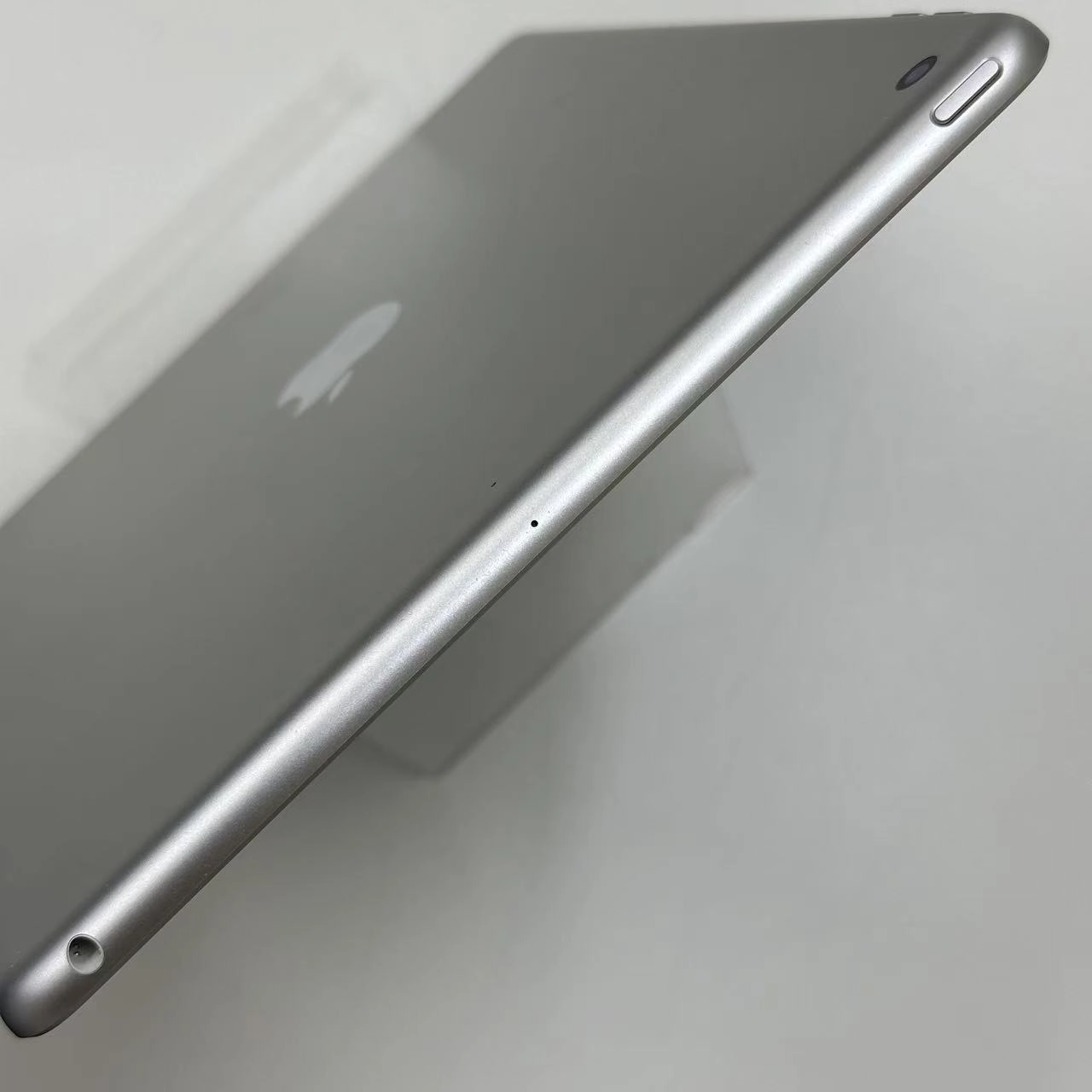 iPad 第9世代 Wi-Fiモデル 64GB シルバー MK2L3J/A 極美品