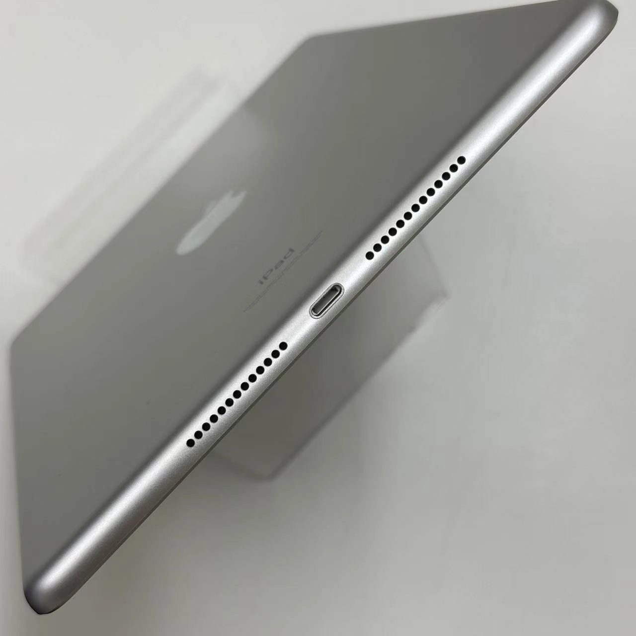 iPad 第9世代 Wi-Fiモデル 64GB シルバー MK2L3J/A 極美品