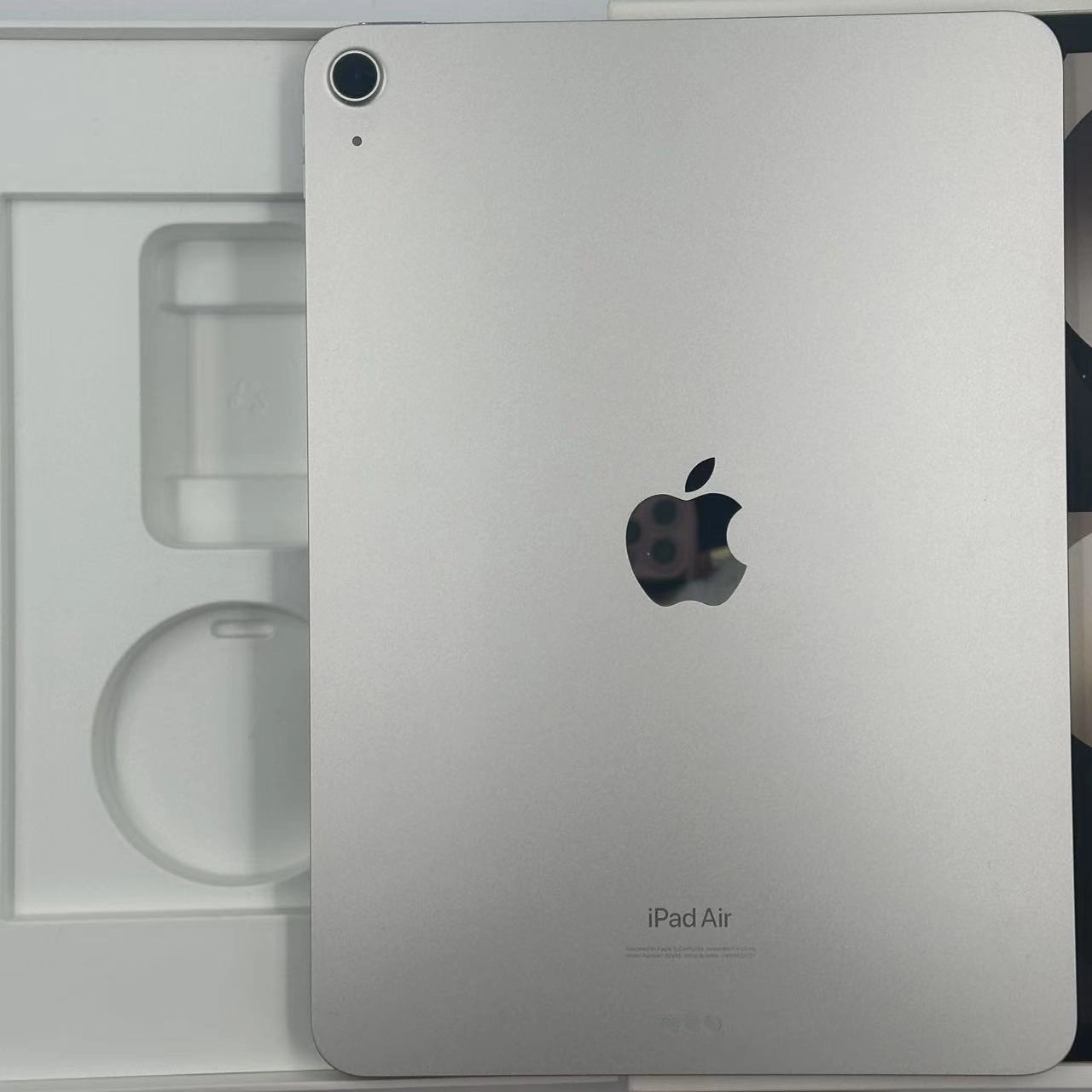 iPad Air 第5世代 Wi-Fiモデル 64GB スターライト MM9F3J/A 極美品